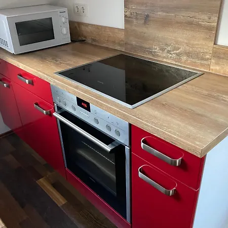 Moderne Im Gruenen In Wrn Apartment