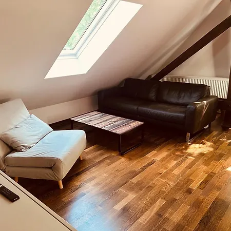 Moderne Im Gruenen In Wrn Apartment