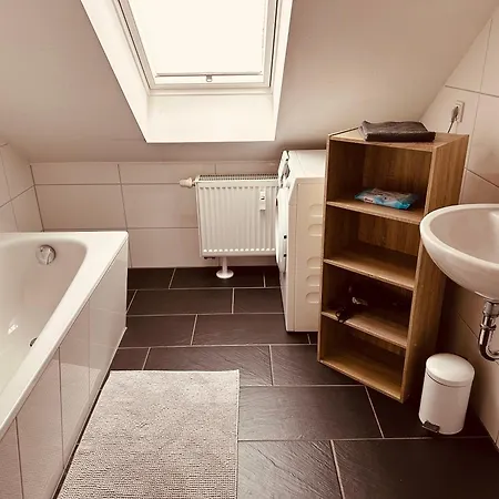 Moderne Im Gruenen In Wrn Apartment