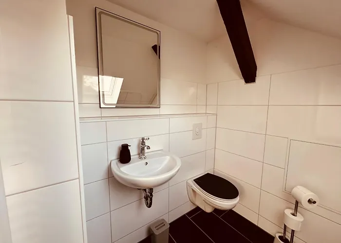 Moderne Im Gruenen In Wrn