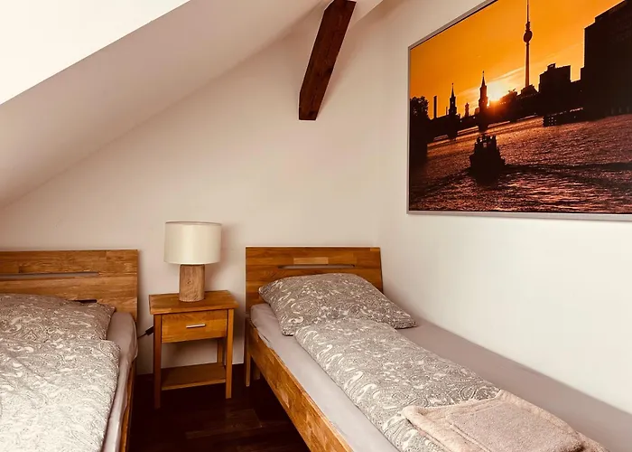 Moderne Im Gruenen In Wrn *