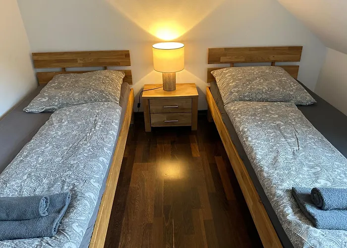 Moderne Im Gruenen In Wrn アパート